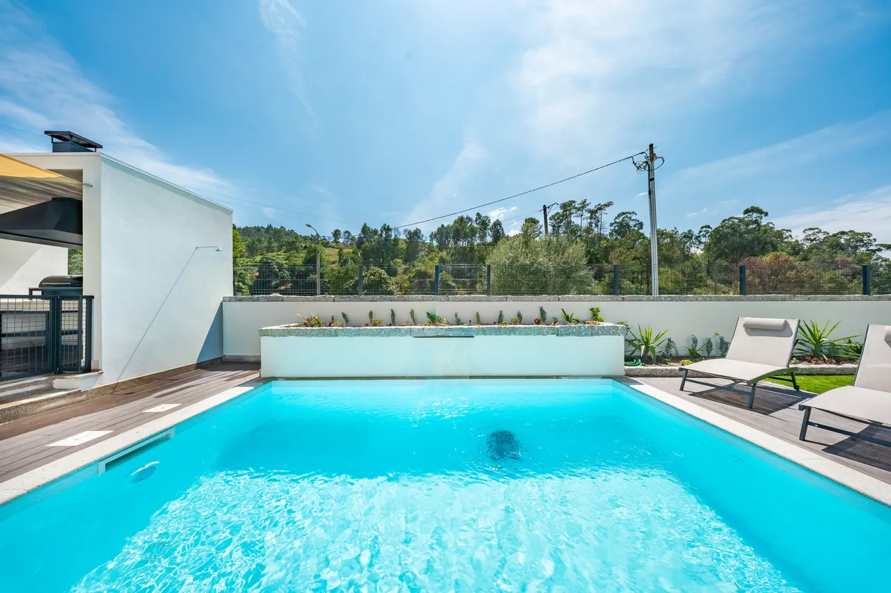Casa do Primo Zeca: piscina privada panorâmica sobre o vale, em Oleiros, Ponte da Barca
